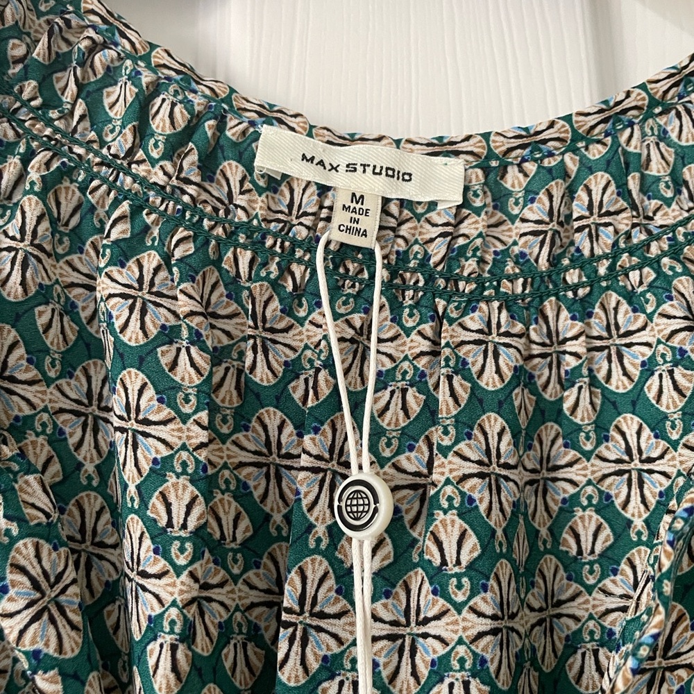 Max Studio Elbow Sleeve V-neck pleated dress - NWT - Picture 2 of 7
